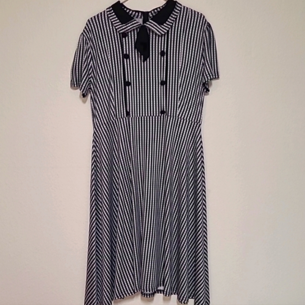 Gingham Checkered Black and White Dress with Bib Top, Collar, and Bow, XL